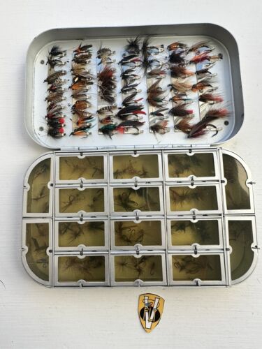 Richard Wheatley 16 Compartment Dry Fly Box 58 Cllips to Lid & Flies - Afbeelding 1 van 6