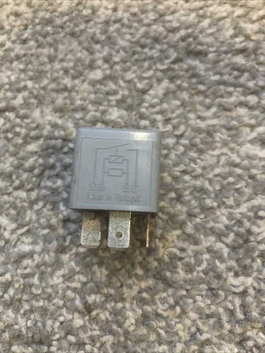 Audi VW Grey 373 4-Pin Relay 8D0951253A V23134-B52-X301 Portugal - Picture 2 of 6