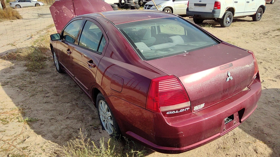 2004-2009 Mitsubishi Galant Driver Left Valve Cover Oem 3.8l Mn155827 - Image 4 of 4