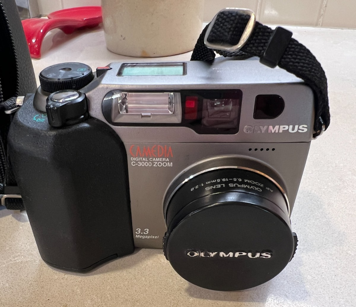 Olympus Camedia C-3000 Zoom digital still camera with motion