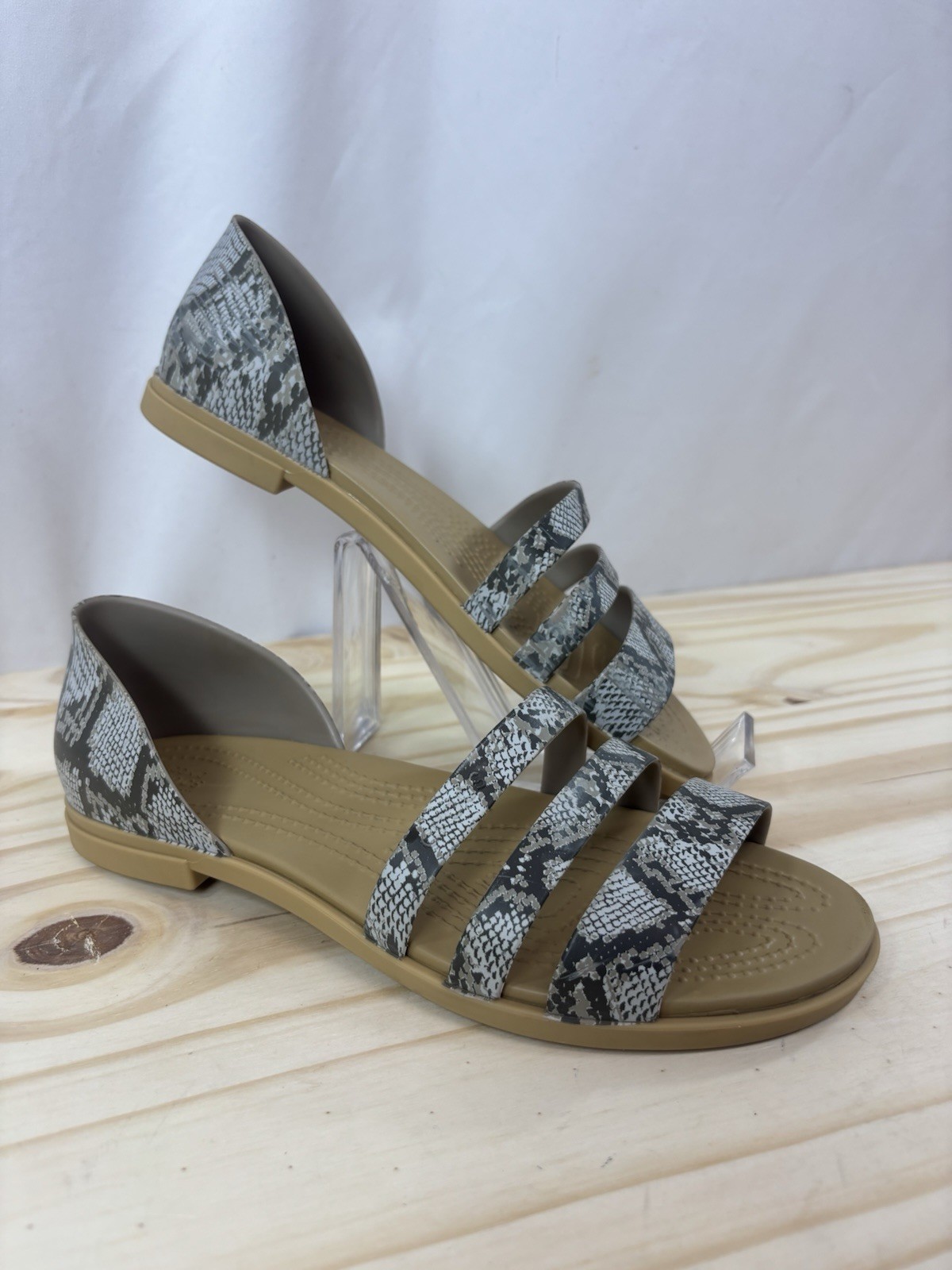 Crocs Tulum Open Toe Flat Gray Tan Snake 3-Strap Flat Sandals Size 8 Flip Flops image 3