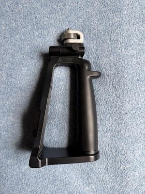 Aputure Amaran COB 60 Series LED Monolight Handheld Bracket