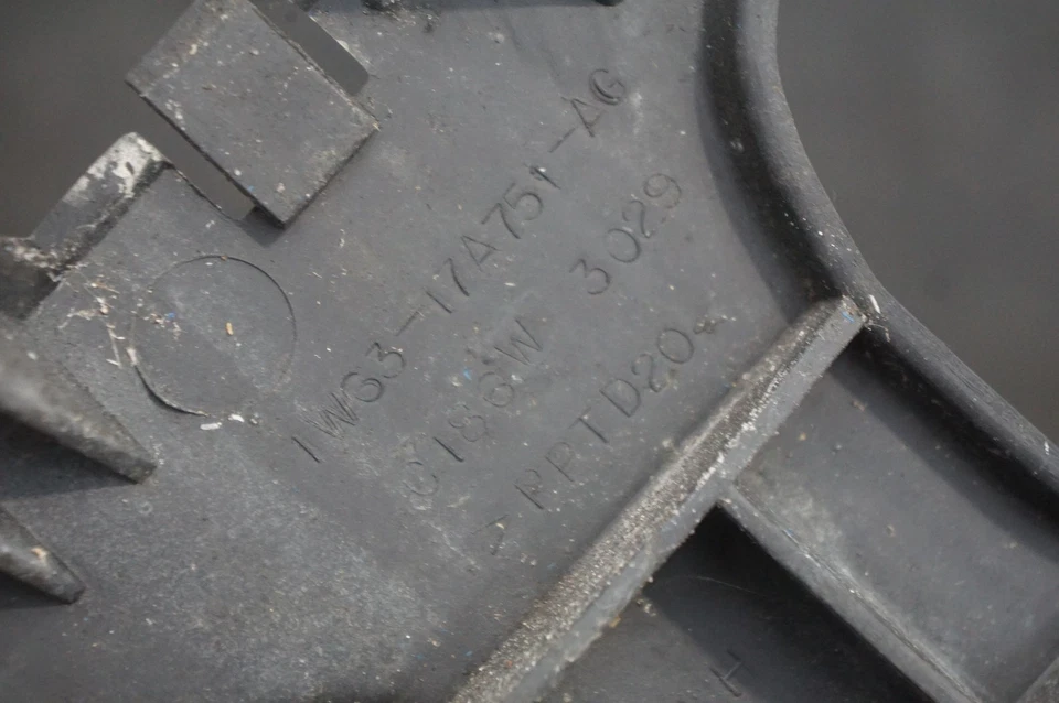 Juego 2 soportes parachoques trasero izquierdo derecho montaje 1W6317A750AC Ford Thunderbird 2002-05 Foto 2 de 4