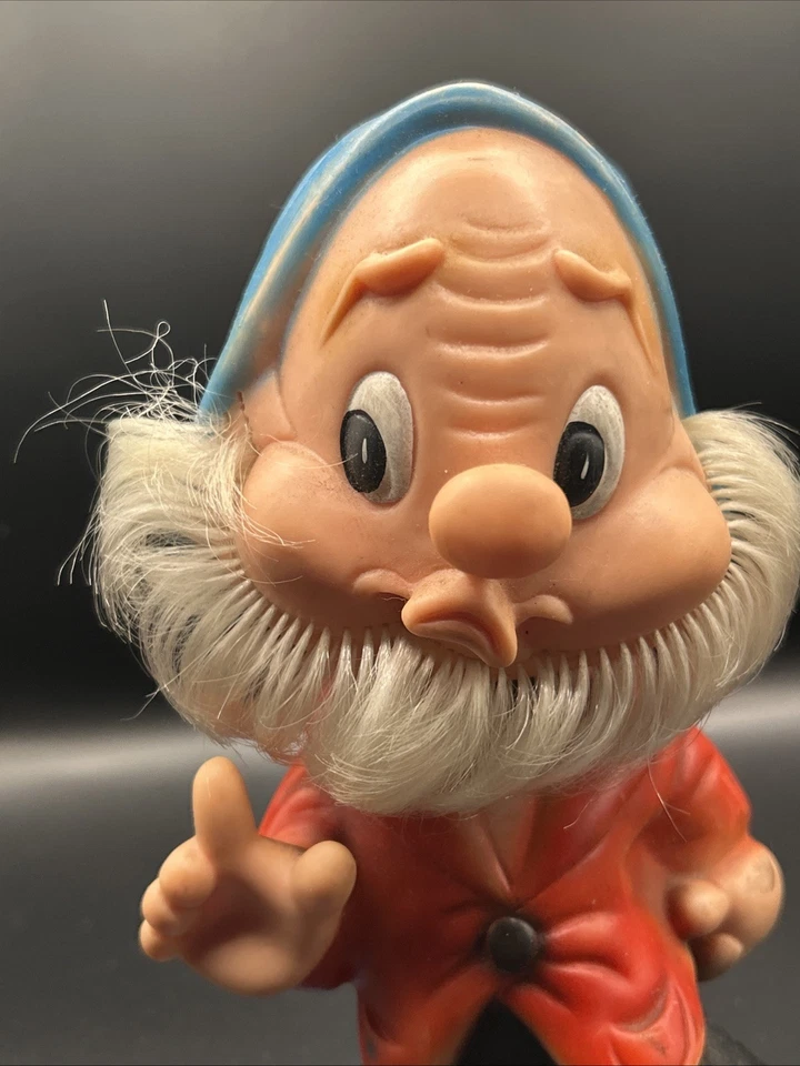 Figura vintage de goma 1960 Snow White Dwarf Doc 8" de Famosa Foto 3 de 4