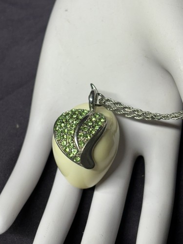 Kenneth Jay Lane White Apple Silver Pla. Green CZ No Longer For Sale Necklace! - Picture 4 of 14