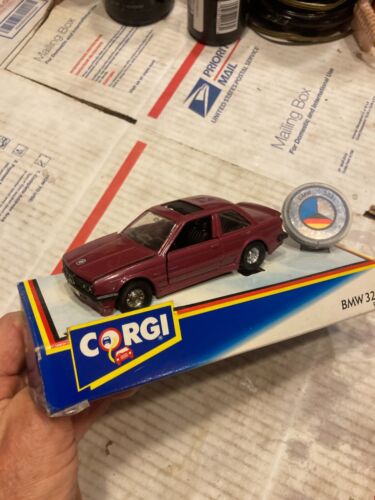 BRAND NEW MINT, CORGI BMW 325i, with BADGE and INSERT, #C894105, LOOK, READ!! - Picture 1 of 3