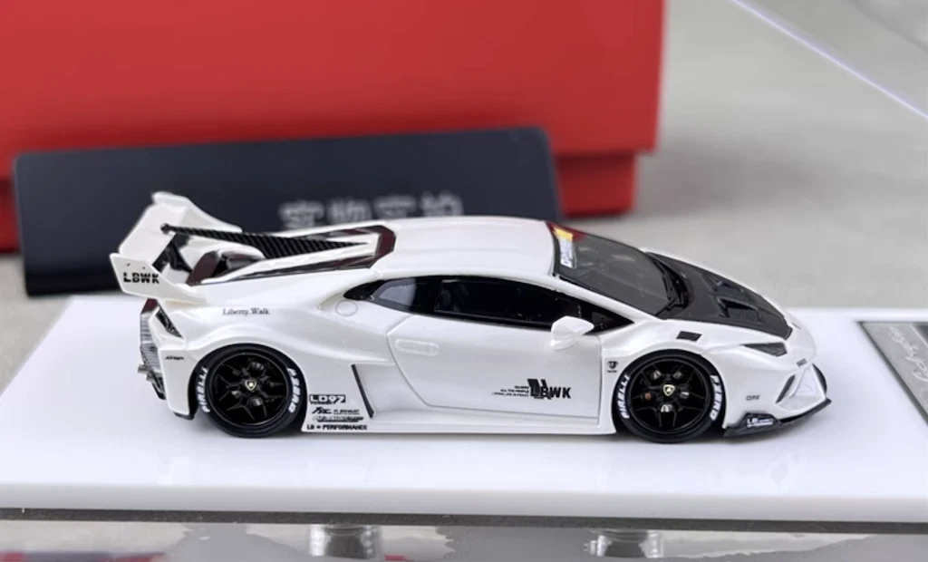 1:64 Flame White Huracan GT LP610 LBWK Racing Sport Model