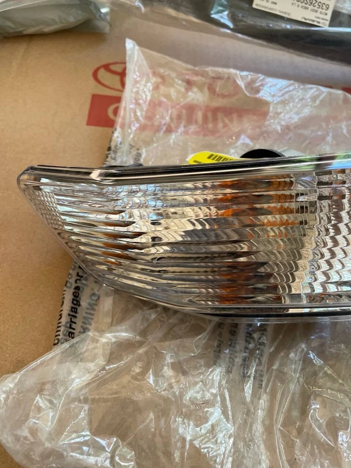 Luz de señalización lateral del lado derecho del pasajero Ford Mustang 15-17 con certificación CAPA Foto 2 de 4