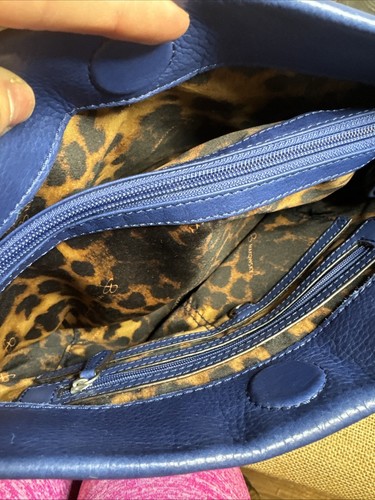 Borsa a tracolla B Makowsky in vera pelle blu royal tonnellate di tasche - Foto 15 di 24