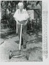 1960 Press Photo Amos Alonzo Stagg mows his lawn in Stockton, California