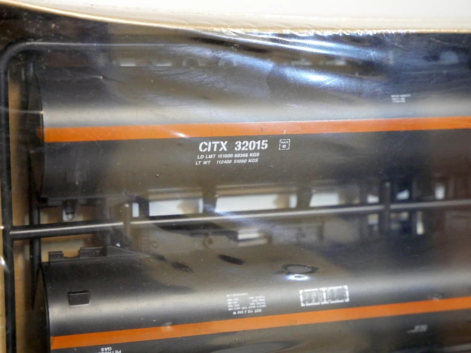 Walthers Ho Scale CITX 65' LPG TANK CAR #32015 932-5254 -  BRAND NEW - Image 2 of 4
