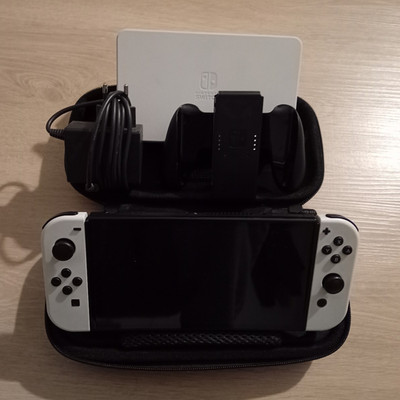 Nintendo Switch OLED Set 32GB Weiß mit ''defekt'' 