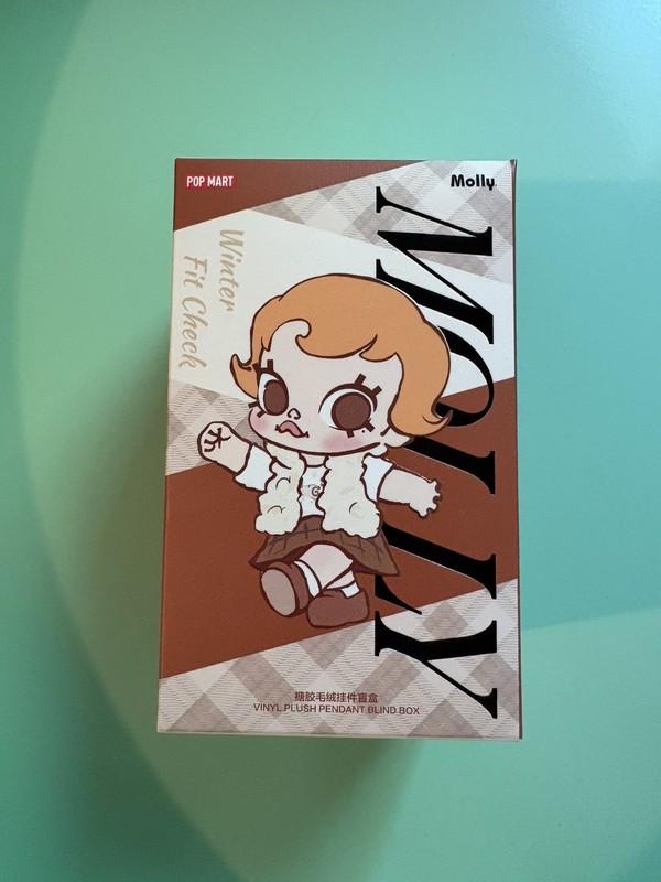 NIB Authentic POP MART-Baby Molly Winter Fit Check- The First Snowflake 