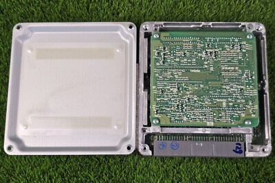 1994-1995 Toyota Land Cruiser 1kzTE Engine Computer 89661-60250
