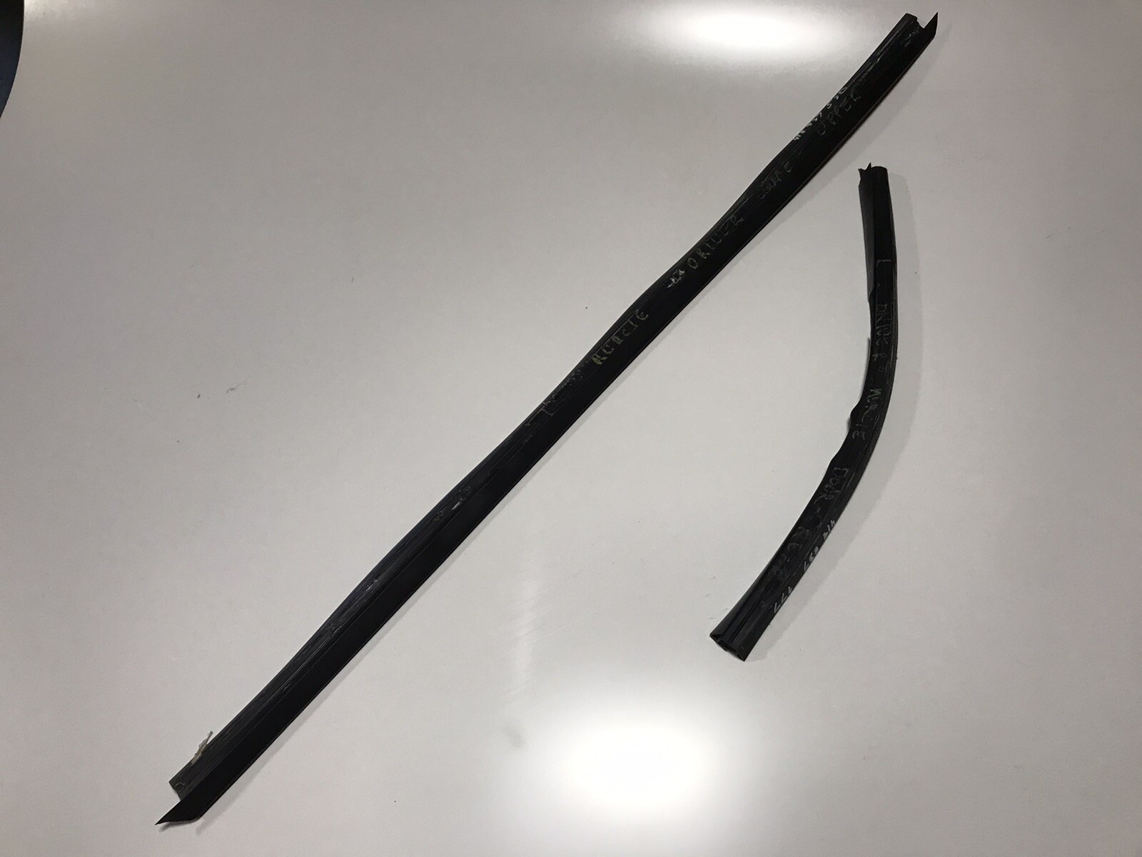 LAMBORGHINI MURCIELAGO LP640 670 DOOR CHANNEL WEATHERSTRIP GASKET OEM 418837530