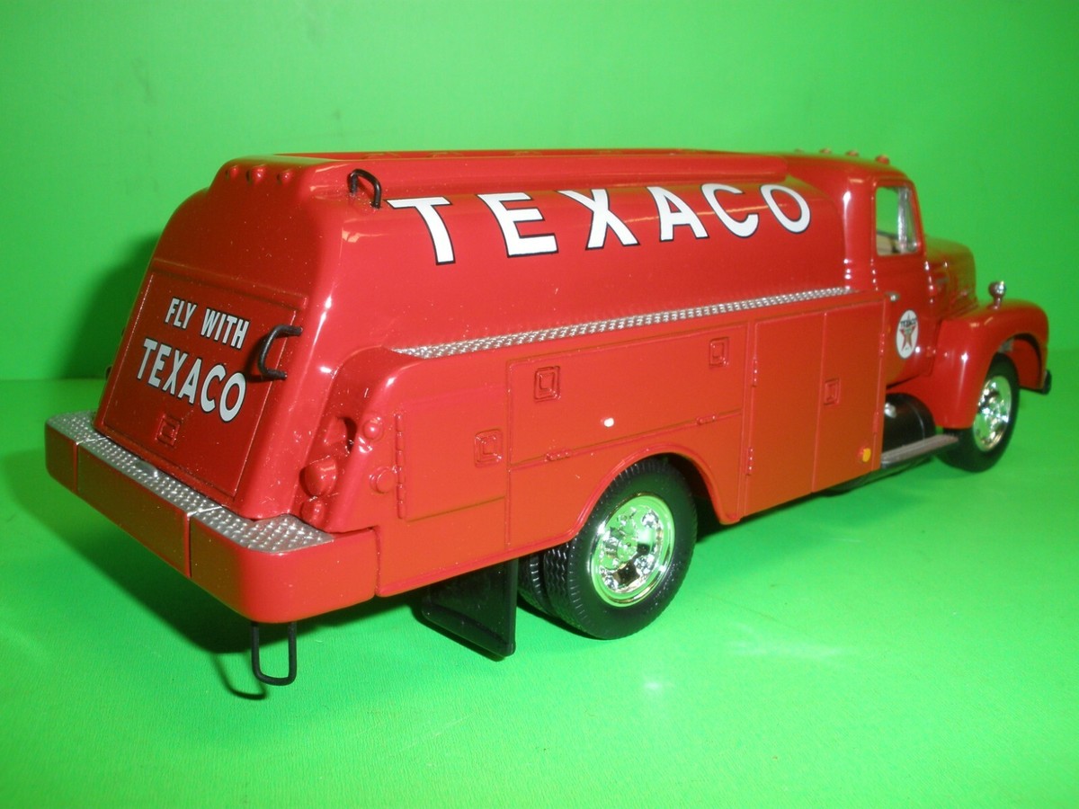 First Gear 1/34 – 1957 International R-190 Winchester – Noire – Miniature Die-cast Occasion