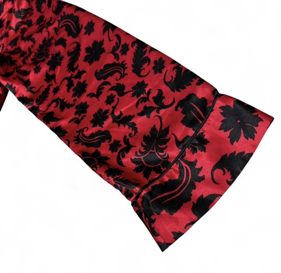 Conjunto de ropa de dormir floral rojo y negro Cabernet para mujer talla mediana Foto 2 de 4