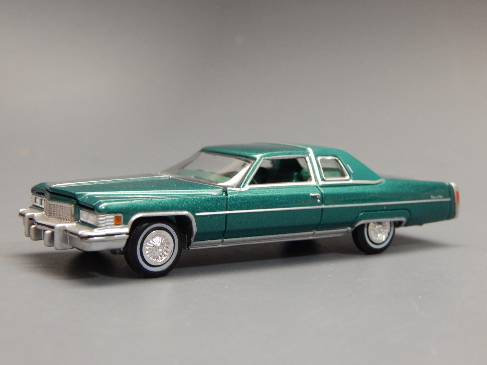 1975 '75 Cadillac Coupe Deville Green Landau Roof 1/64 Diorama Replica MINT
