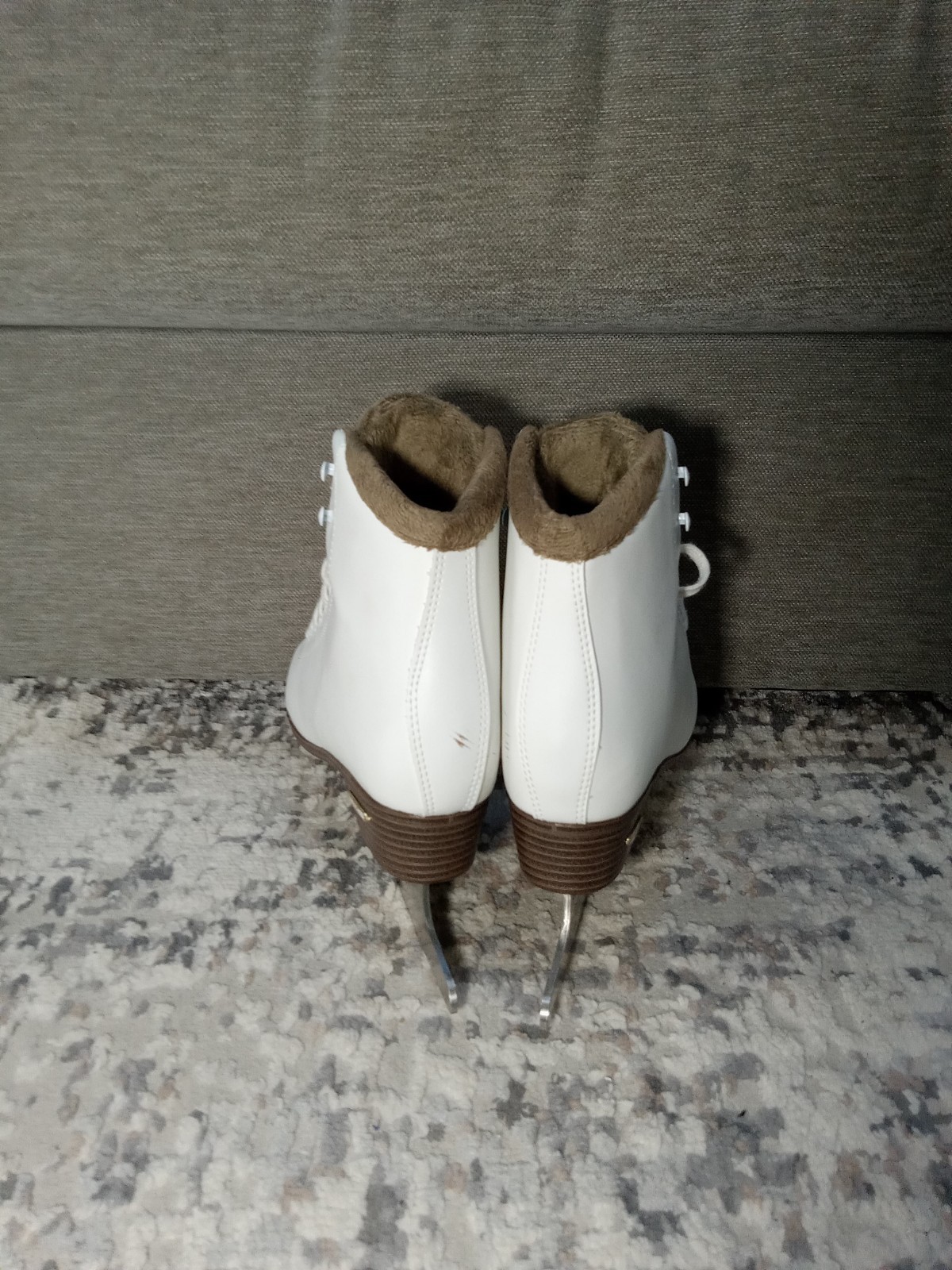 Lake Placid Whitney Women's Traditional Figure Ice Skate Sz 5, White, Size 5