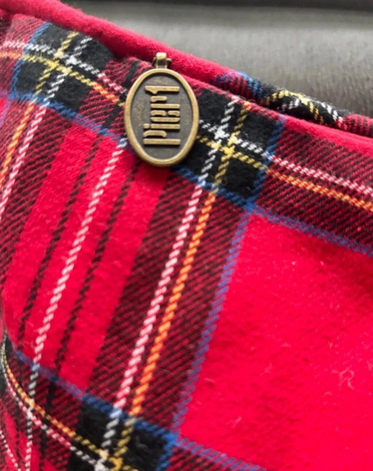 Pier 1  Imports Pillows (2) Christmas plaid Tartan 19"x19" with inserts - Image 2 of 4