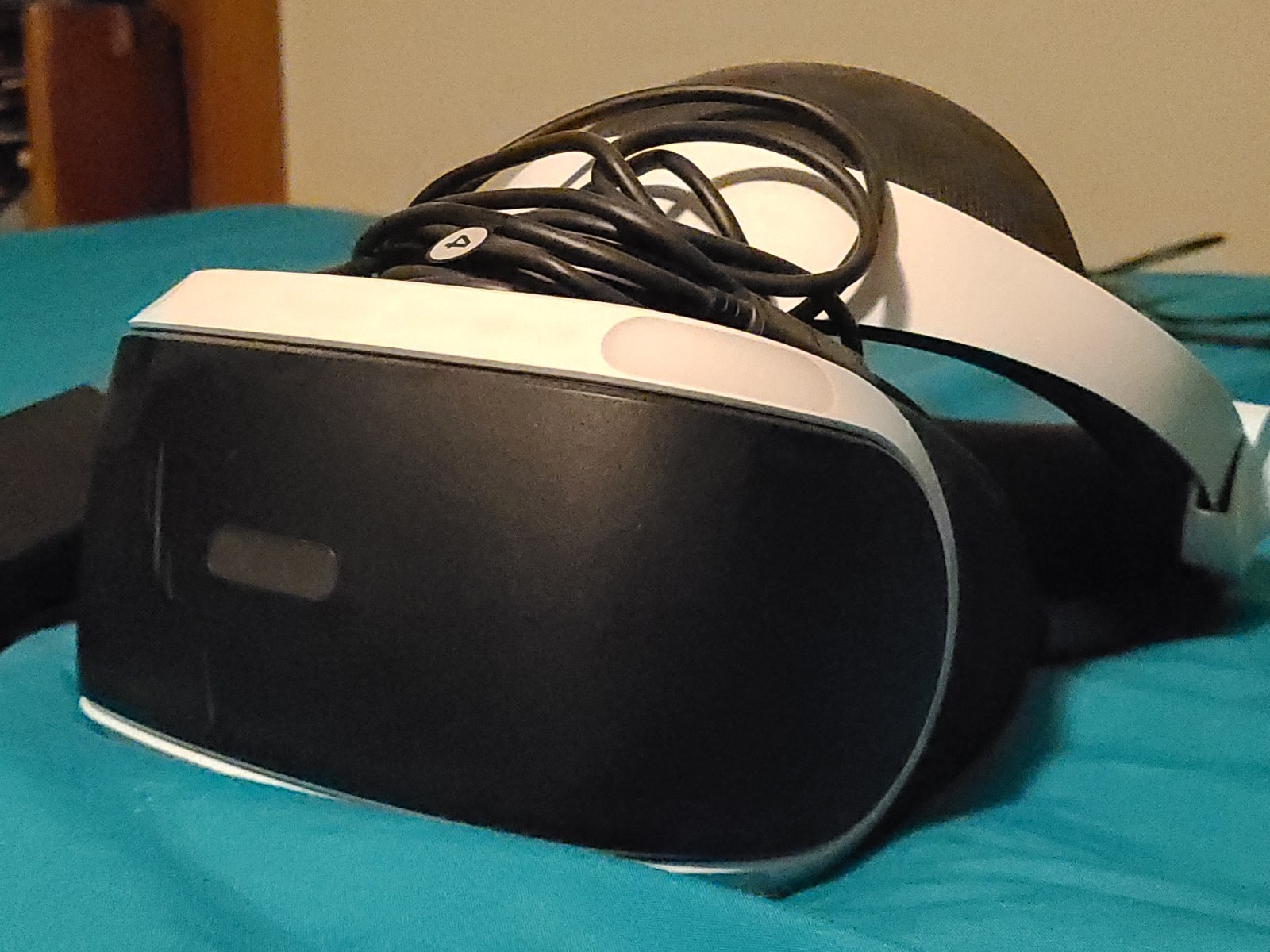 PS VR 1 Full Set with Controllers and FNaF Help Wanted Game