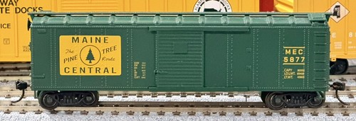 Lionel HO Maine Central Boxcar #5877  | Condition: Used