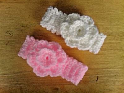 Handgefertigt Handgehäkelt Baby Mädchen Doppelblume Stirnband Acryl verschiedene Farben