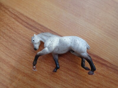 1/64 BREYER MINI WHINNIES SERIES 2 - WHISPER RED ROANY PULLING DRAFT HORSE
