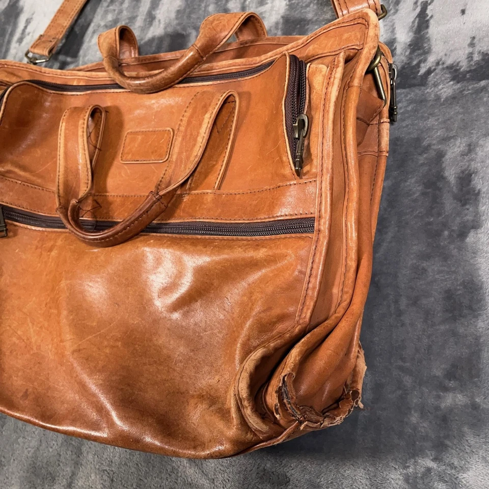 Vintage Tumi Pasta de Couro Genuíno Bolsa Mensageiro Laptop Marrom Bronzeado Colombiano - Imagem 2 de 4