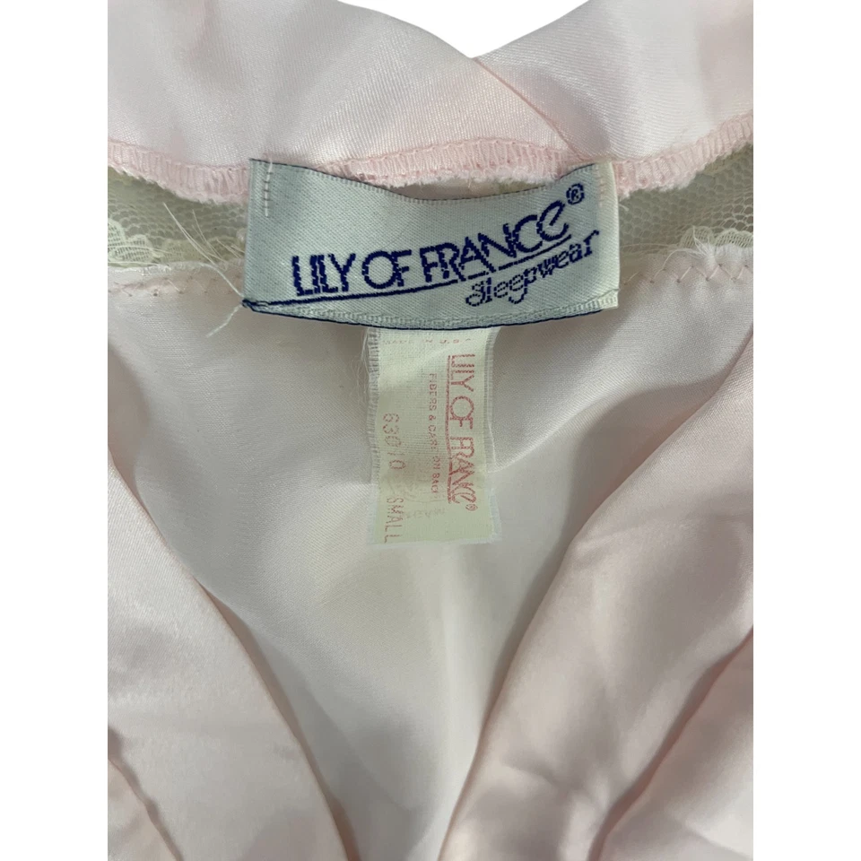 Top de pijama Lilly of France para mujer talla pequeña rosa ribete de encaje floral manga corta Foto 4 de 4