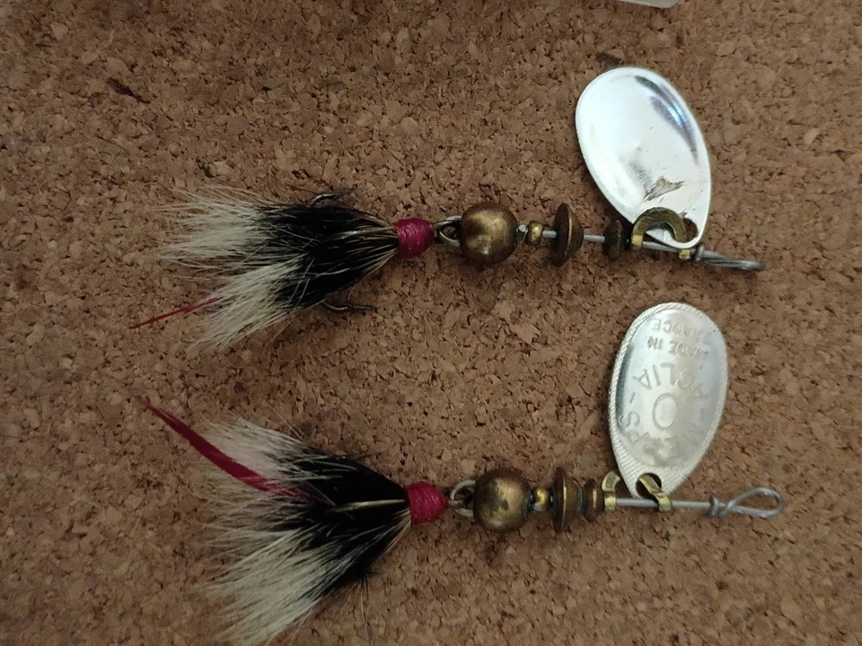 Lote de señuelos de pesca, moscas y hilanderos Foto 3 de 4
