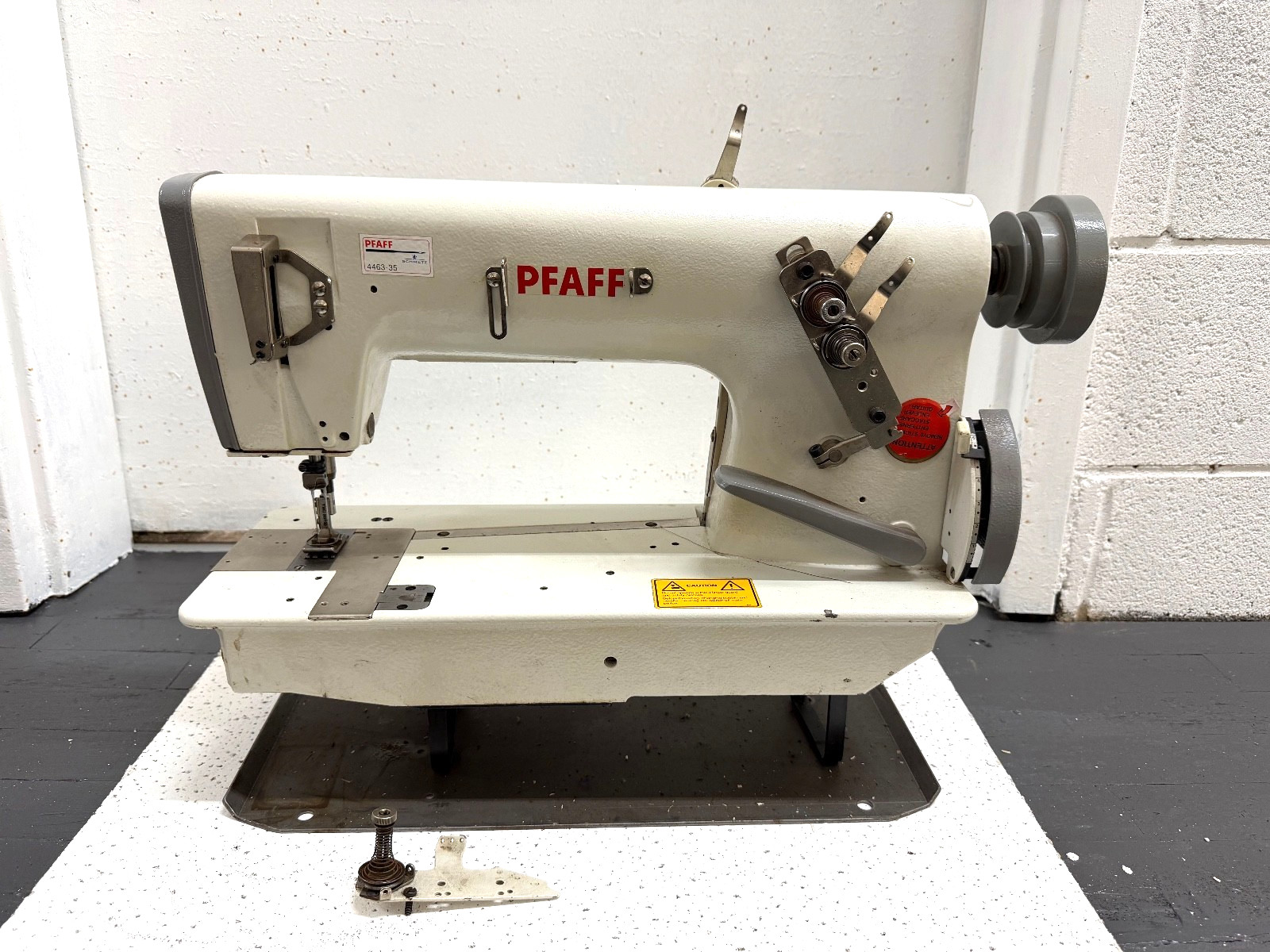 PFAFF 5483  2 NEEDLE  1/4" CHAINSTITCH W/ REVERSE INDUSTRIAL SEWING MACHINE