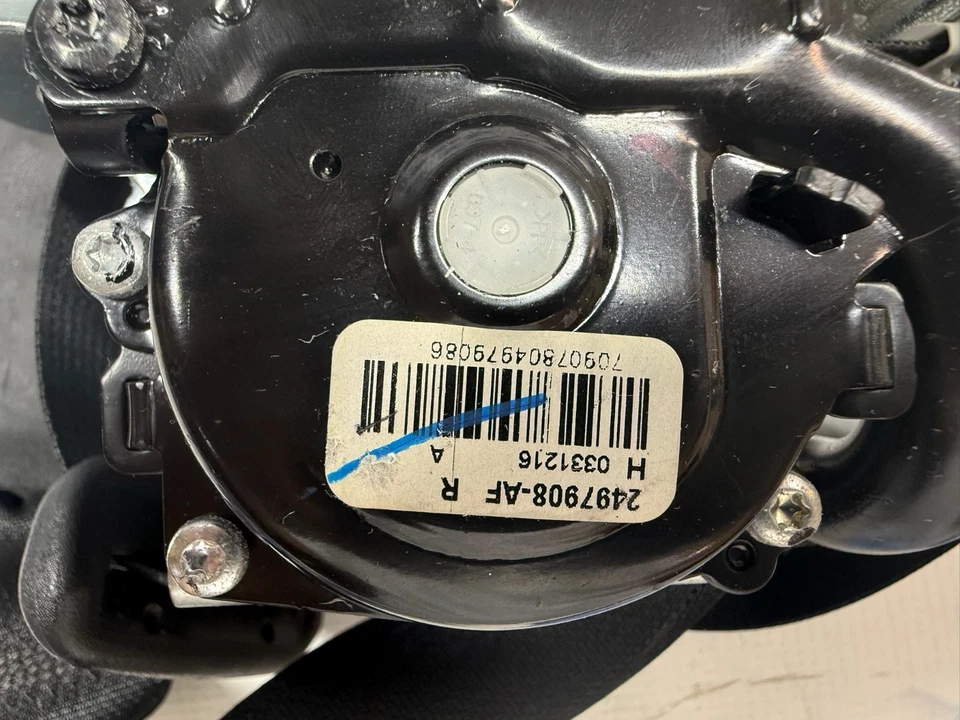 Toyota Yaris IA 2017 retractor de cinturón de seguridad del lado del pasajero delantero derecho OEM Foto 3 de 4