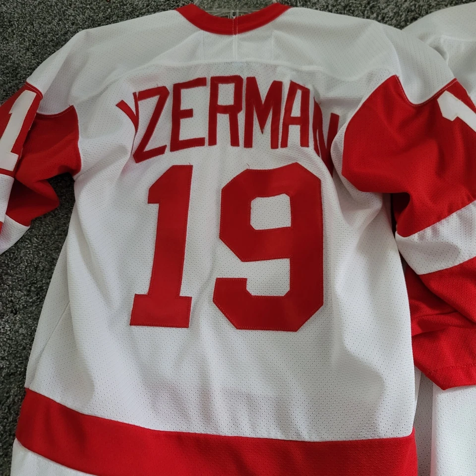 Detroit Hockey Legend Steve Yzerman Signed Autographed Jersey Large W/Full LOA - Image 2 of 4