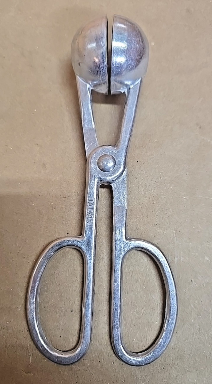 Vintage Aluminum Meatball or Melon Baller Pliers; Taiwan