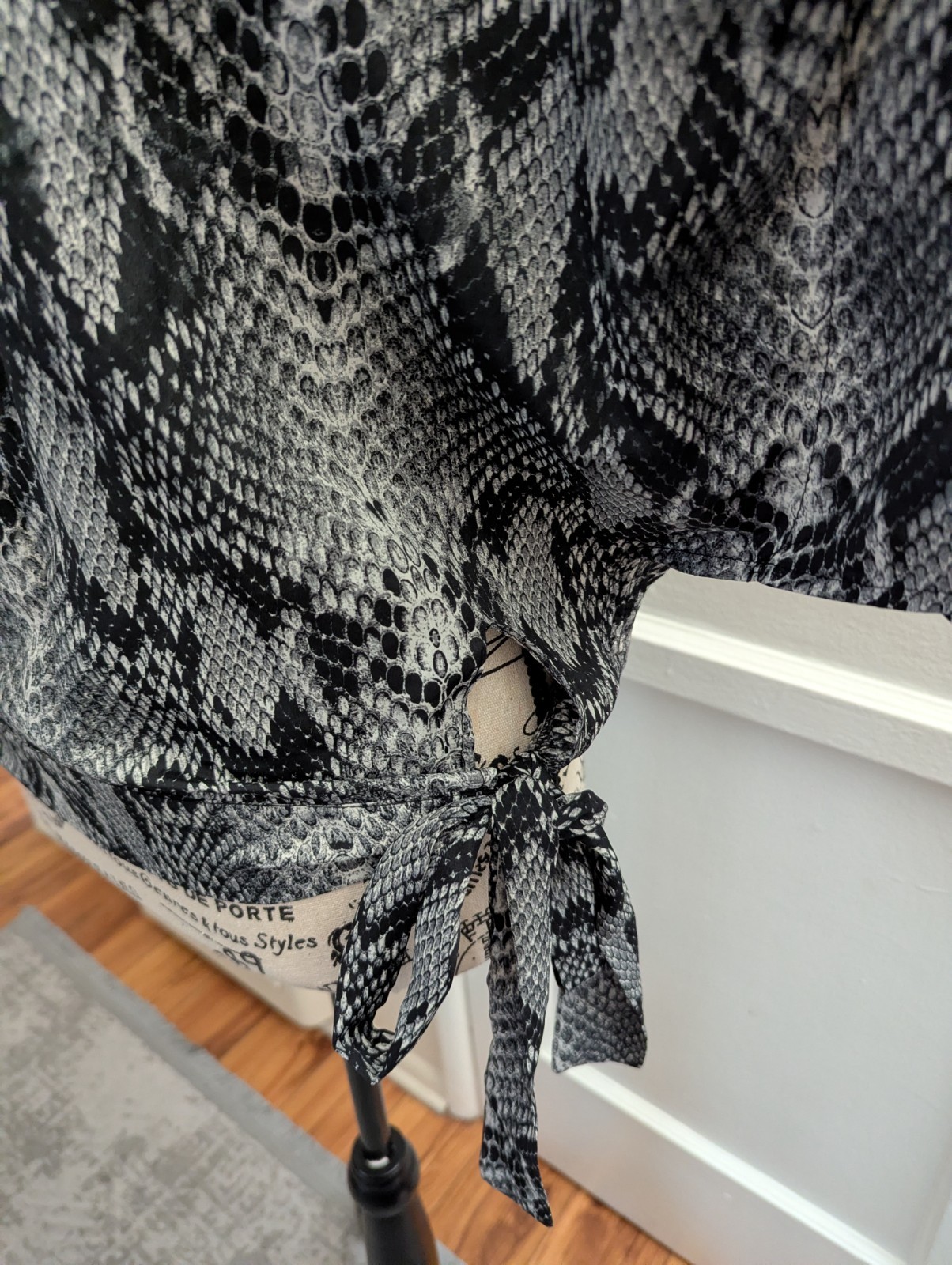 Morgan Women’s Vintage Python Print Bat Sleeve To… - image 3