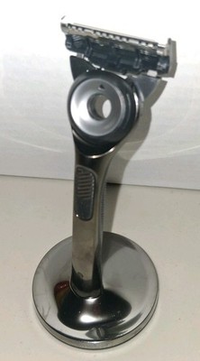 Gillette Labs with Exfoliating Bar Men's Razor - 1 Handle, 1 Blade Refill, Stand