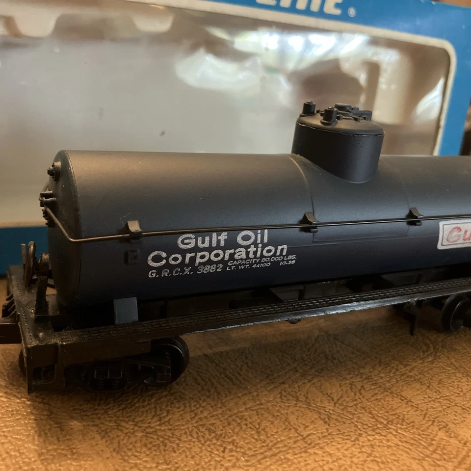 HO Scale Gulf Oil Corporation Single Dome Tank Car # GRCX 3882 - Image 2 of 4