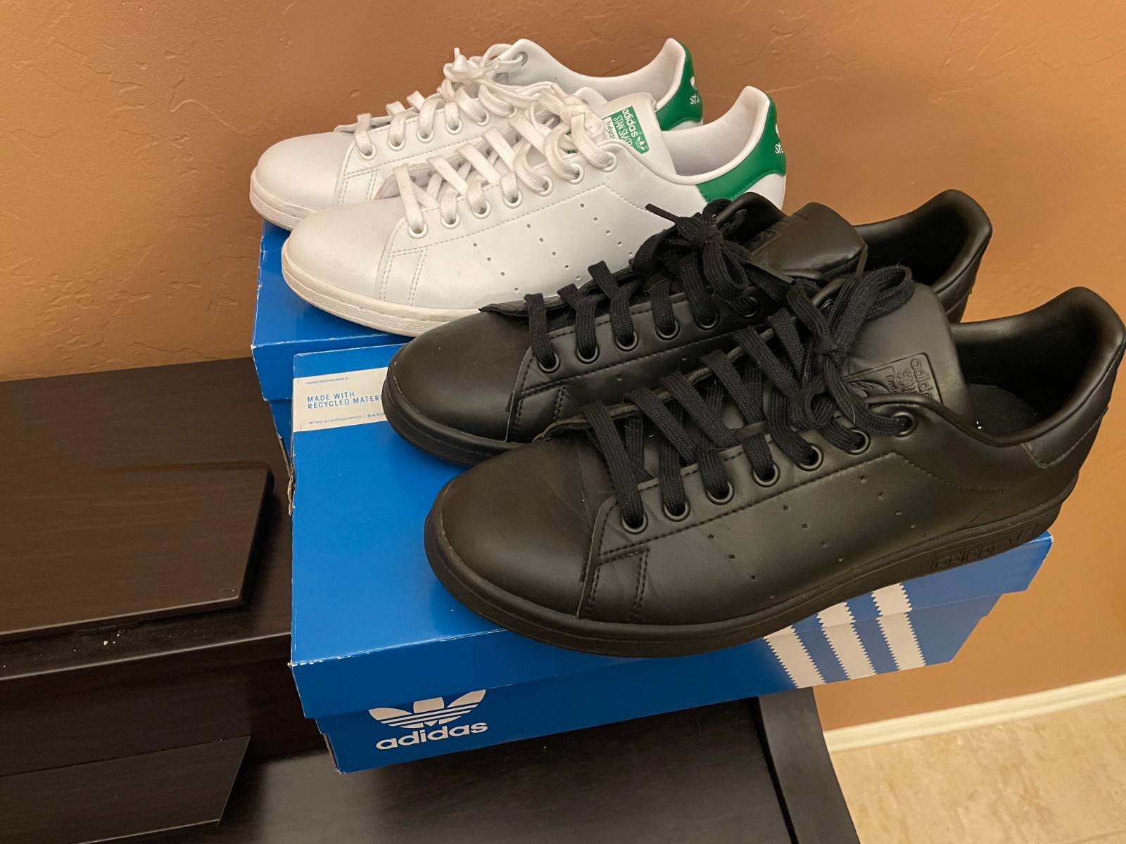 ENTRAMBE LE PAIA Taglia 9 Uomo Adidas Originals Stan Smith Bianco Verde Nero LOTTO