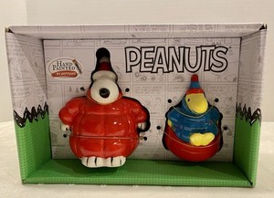 Snoopy And Woodstock Red Puffer Coat  Salt & Pepper Shakers NEW