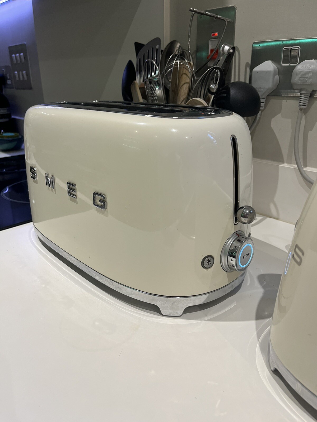 SMEG 4 slice long slot toaster TSF02CRUK & matching kettle KLF03CRUK