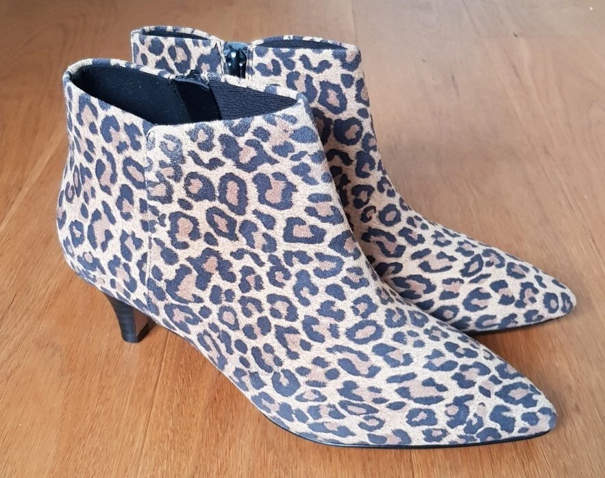 Clarks linvale hotsell sea suede bootie