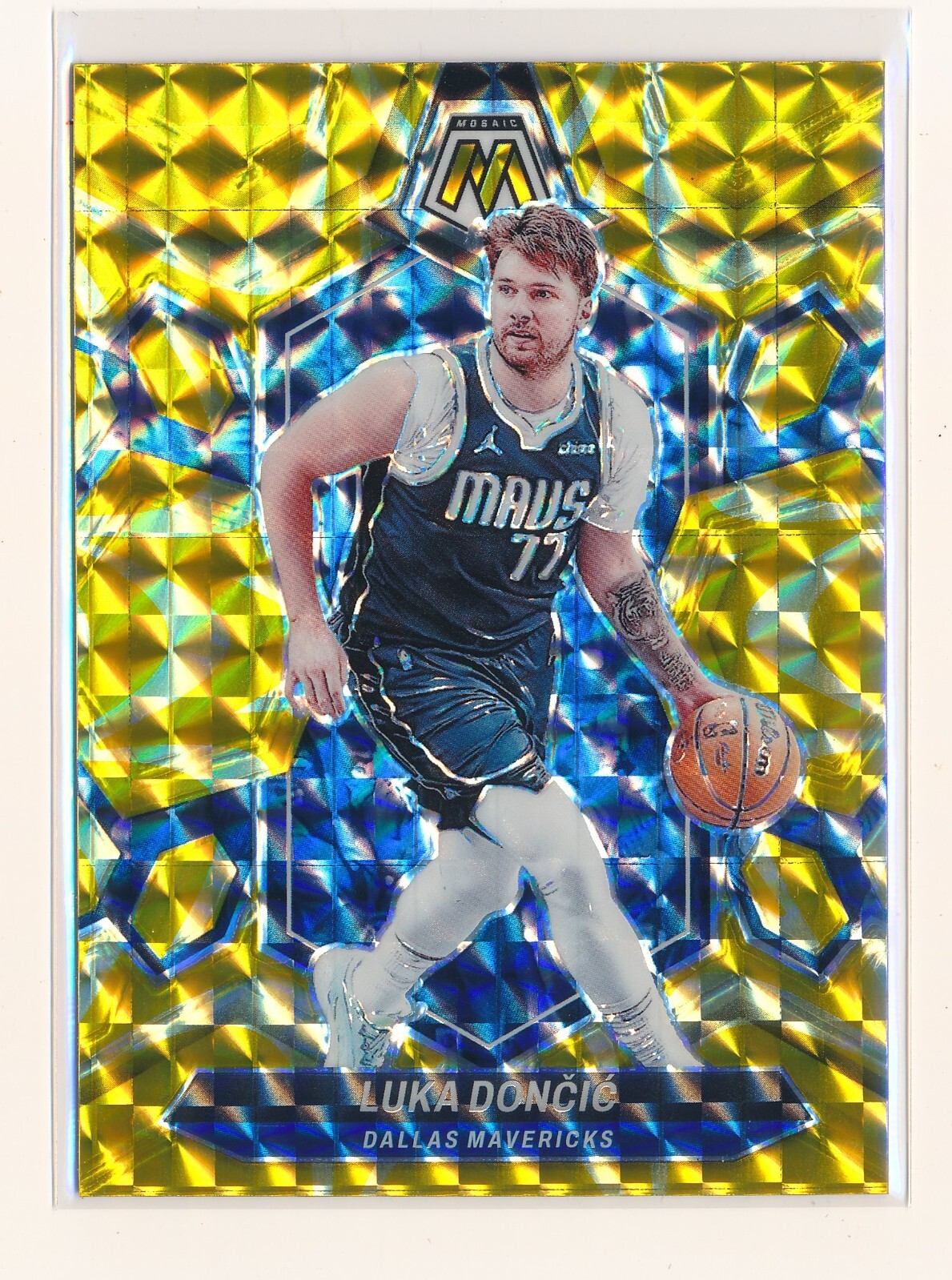 LUKA DONCIC 2023-24 PANINI MOSAIC MOSAIC REACTIVE YELLOW #31 LOS ANGELES LAKERS