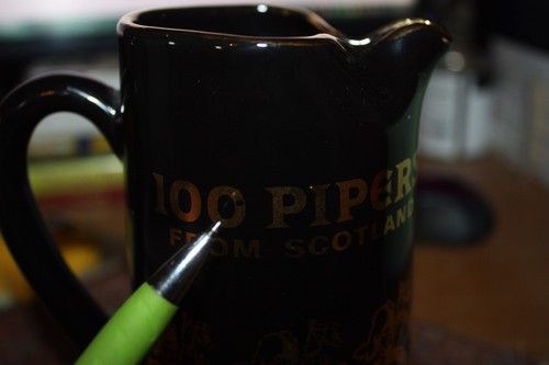 USED 100 PIPERS SEAGRAM BLENDED SCOTCH WHISKEY 24 OZ. CERAMIC PITCHER - Picture 7 of 8