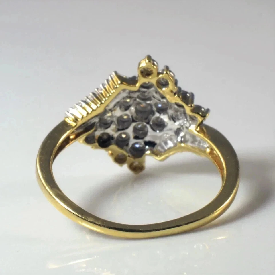 Anillo con racimo de bodas de diamantes de corte redondo de 2 quilates enchapado en oro amarillo de 14 k Foto 4 de 4