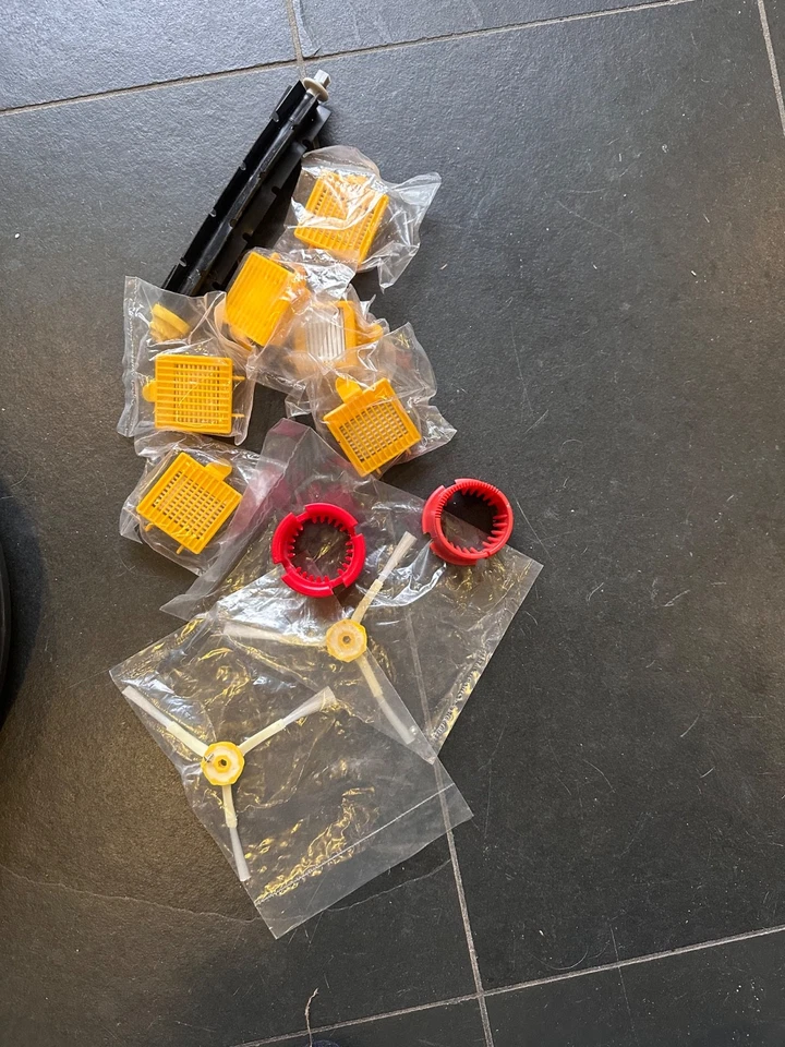 Saugroboter iRobot Roomba 775 mit Zubehör - Bild 4 von 4