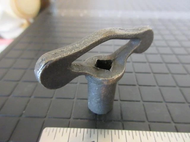 Antigua llave cuadrada de 5/16" de latón para válvula de vapor de gas y agua Foto 3 de 4