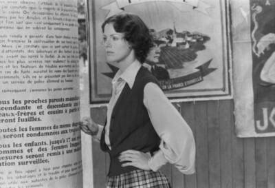 Anny Duperey during the shooting of the film From hell to victory - Old Photo 1