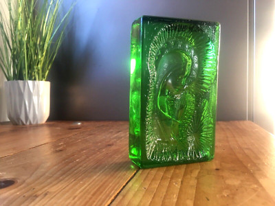 SCHWERER VINTAGE JUNGFRAU MARIA MADONNA GLAS SONNENFÄNGER PLATTE BLOCK SYMBOL BRIEFBESCHWERER