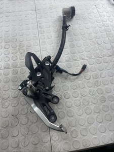 22-24 YAMAHA YZF R7 OEM RIGHT REARSET REAR SET DRIVER FOOT PEG REST GOOD